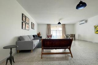 Spacious Serenity 5BR in Al Danah Near Corniche - 1