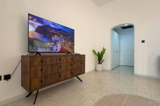 Spacious Serenity 5BR in Al Danah Near Corniche - 3