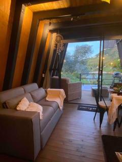 Stunning lakefront retreat, breathtaking views - 1