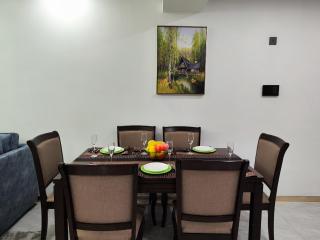 Lola's Haven - 75" Screen, Heated Pool, Gym, Views - 7