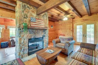 Peaceful Raphine Cottage with Deck and Fireplace! - 7
