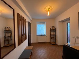 VIPstay 57m2 Apartment Zentral, im Erdgeschoß, S-Bahn, Messe Technikmuseum Sinsheim, Therme, PreZero Arena - 2