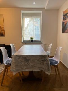 VIPstay 57m2 Apartment Zentral, im Erdgeschoß, S-Bahn, Messe Technikmuseum Sinsheim, Therme, PreZero Arena - - 1