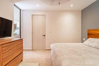 1 BD Suite with Private Balcony, Rooftop Pool, Gym - 2