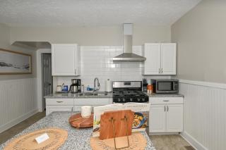 3 Bed Spacious 1st Floor Apt at Tremont - 3