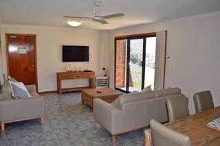 Seaview Townhouse 3 - Bring your own linen. - 2