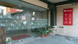 RedDoorz Plus at Winter Benitez - Manila - 3