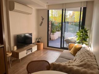 Luxury apartment on the river with pool & Gym - 9