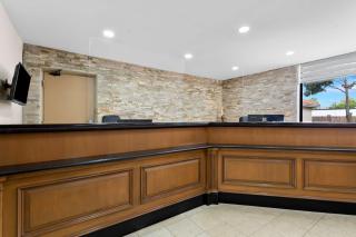 SureStay Plus by Best Western Windsor - Windsor - 7