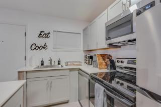 NEW Montrose Gem! Central to Museum District & Downtown Houston - Houston - 5