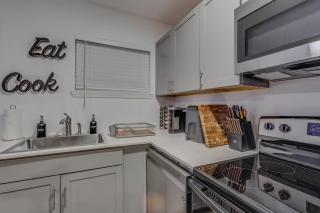 NEW Montrose Gem! Central to Museum District & Downtown Houston - Houston - 2