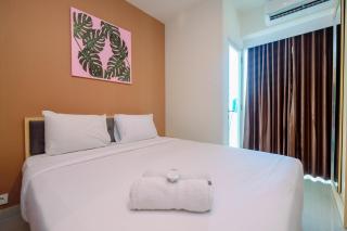 Stunning 1BR at Grand Kamala Lagoon Apartment By Travelio - Bekasi - 8