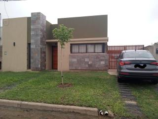 Casa amplia y cómoda - Esperanza - 0