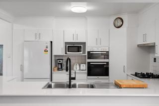 Pool and Spa on the Lakefront - Main House - 4