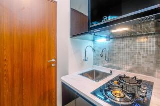 Spacious 1BR at Grand Kamala Lagoon Apartment By Travelio - Bekasi - 5