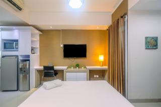Fully Furnished with Luxury Design Studio The Oasis Apartment By Travelio - Bekasi - 8
