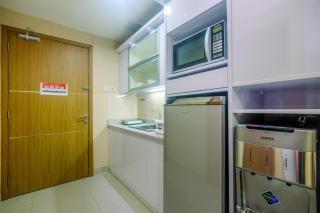 Fully Furnished with Luxury Design Studio The Oasis Apartment By Travelio - Bekasi - 3