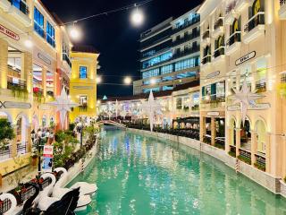 BGC Venice Condo - Pool & Wi-Fi - Suite 14B - 0