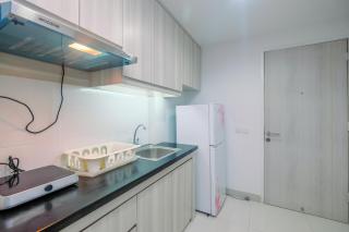 Tranquil Studio Azalea Apartment By Travelio - Bekasi - 1