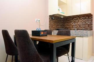 Gorgeous 2BR Springlake Summarecon Apartment By Travelio - Bekasi - 3