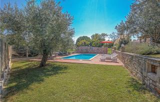 4 Bedroom Amazing Home In Pavicini - 2