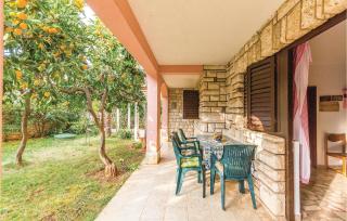 2 Bedroom Lovely Apartment In Pula - 7