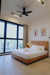 Urban Suites Infinity Pool 3BR 2Carparks 8pax - Jelutong - 1
