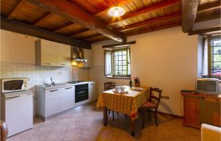 Gorgeous Apartment In Casoli Lu - 4
