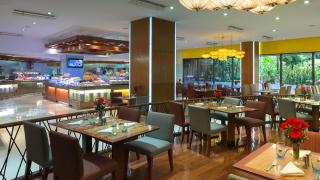 The Suite- Luxurious City Skyline - 9