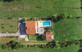 Nice Home In Prugovo With Jacuzzi - Prugovo - 5