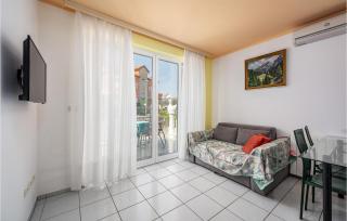 Beautiful Apartment In Umag With Wifi - 1