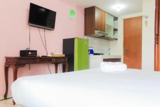 Homey and Cozy Living Studio at Margonda Residence 2 Apartment By Travelio - 6