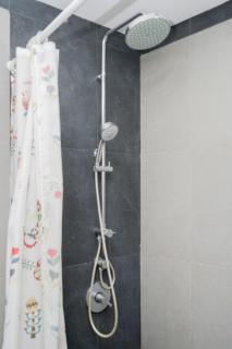 Comfort 2BR Paddington Heights Apartment By Travelio - Tangerang - 2