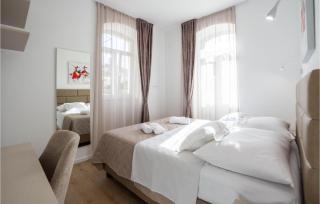 3 Bedroom Gorgeous Apartment In Split - Split - 2
