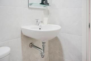 Comfortable Parkland Avenue 2BR Apartment By Travelio - Tangerang - 5