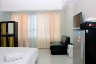 Fully Furnished with Comfortable Design Studio Springlake Summarecon Apartment By Travelio - Bekasi - 4