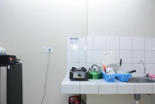Fully Furnished with Comfortable Design Studio Springlake Summarecon Apartment By Travelio - Bekasi - 3