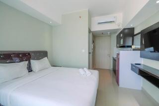 Pool View Studio Apartment @ Springlake Summarecon Bekasi By Travelio - Bekasi - 9