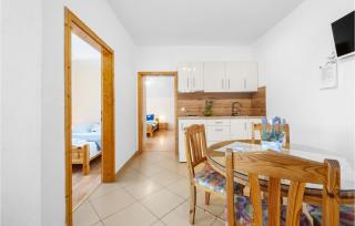 2 Bedroom Awesome Apartment In Vodice - Vodice - 8