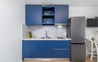 2 Bedroom Beautiful Apartment In Rovinj - Rovinj - 6