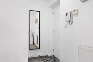 Poets Court - Modern 2 Bedroom Apartment - 1