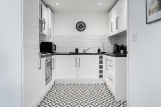 Poets Court - Modern 2 Bedroom Apartment - 9