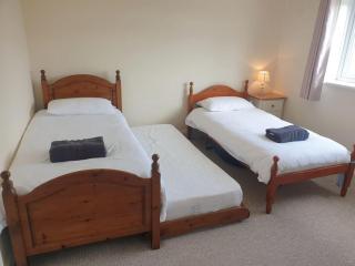 Modern Brixington 2 Bed, 5 minutes from the beach - 4