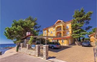 2 Bedroom Awesome Apartment In Banjol - Banjol - 3