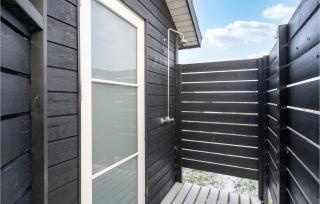 3 Bedroom Cozy Home In Lundby - Lundby - 9