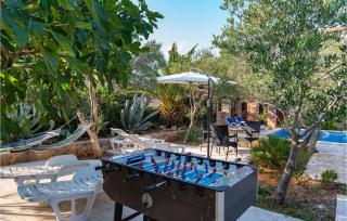 Five-Bedroom Holiday Home In Vir - Vir - 5