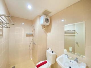 Artistic & Private 2BR Apartment at Parahyangan Residence By Travelio - Bandung - 8