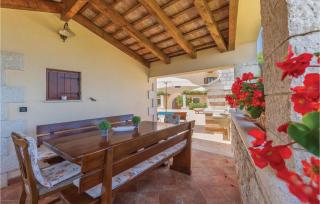 Cozy Home In Tinjan With Wifi - 4