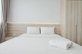 Comfortable and High Floor 1BR Paddington Heights Apartment By Travelio - Tangerang - 2