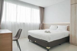 Comfortable and High Floor 1BR Paddington Heights Apartment By Travelio - Tangerang - 1